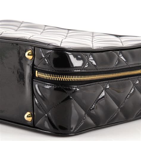 chanel lunch box bag price.